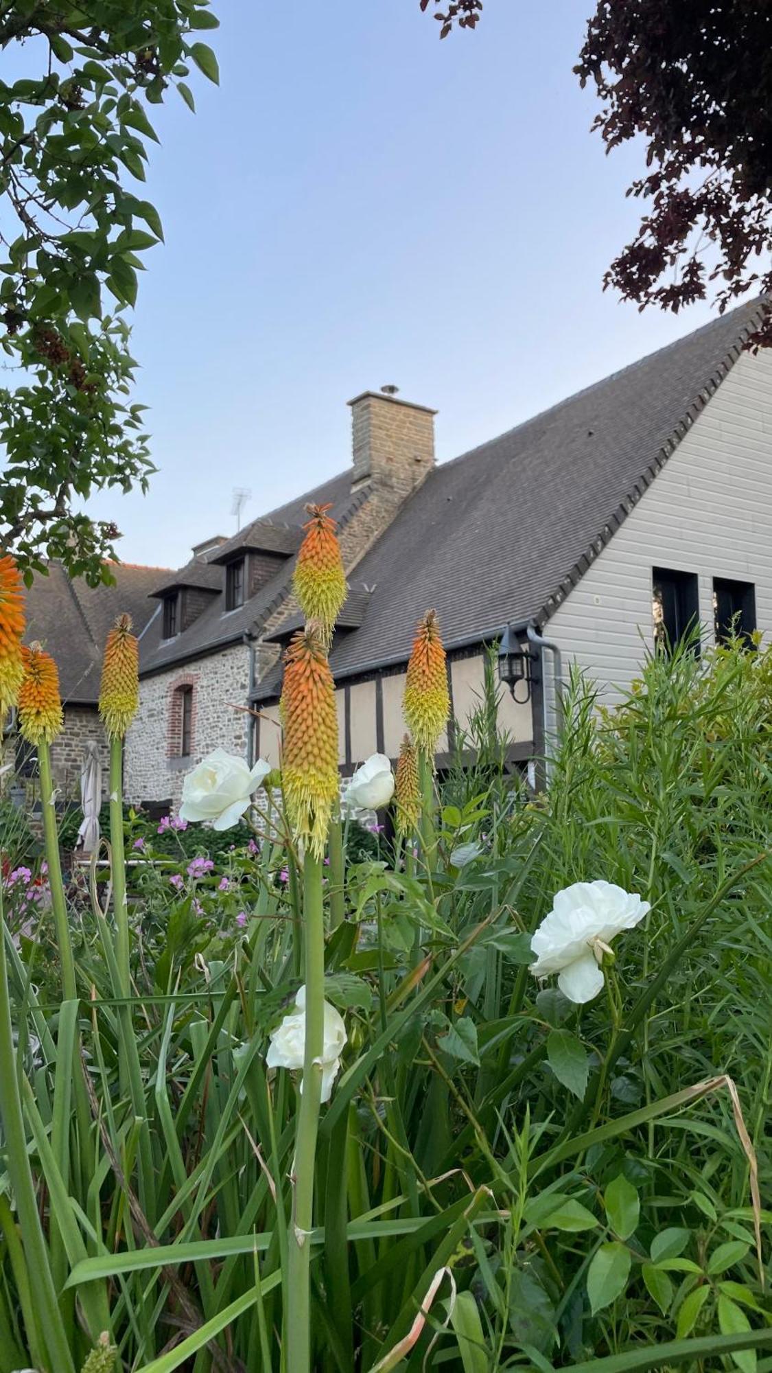 Sunset Family Guesthouse Mont Saint Michel Ceaux ภายนอก รูปภาพ